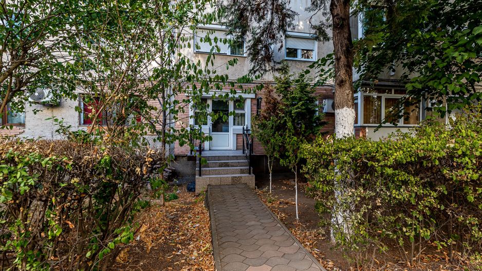 Apartament 4 camere la parter, acces direct din stradă in Micalaca - Poză 2