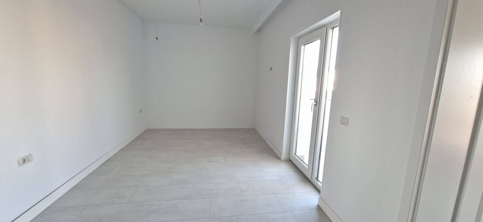 Duplex spatios cu garaj si pereti dublii - Poză 17