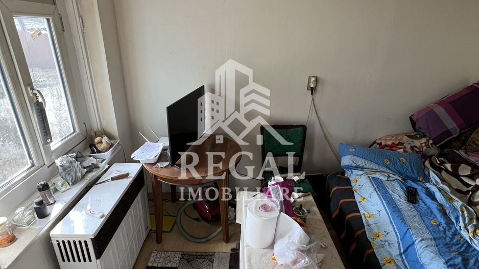 Casă de vânzare în Călanul Mic –  2 clădiri, curte, grădină, garaj - Poză 6