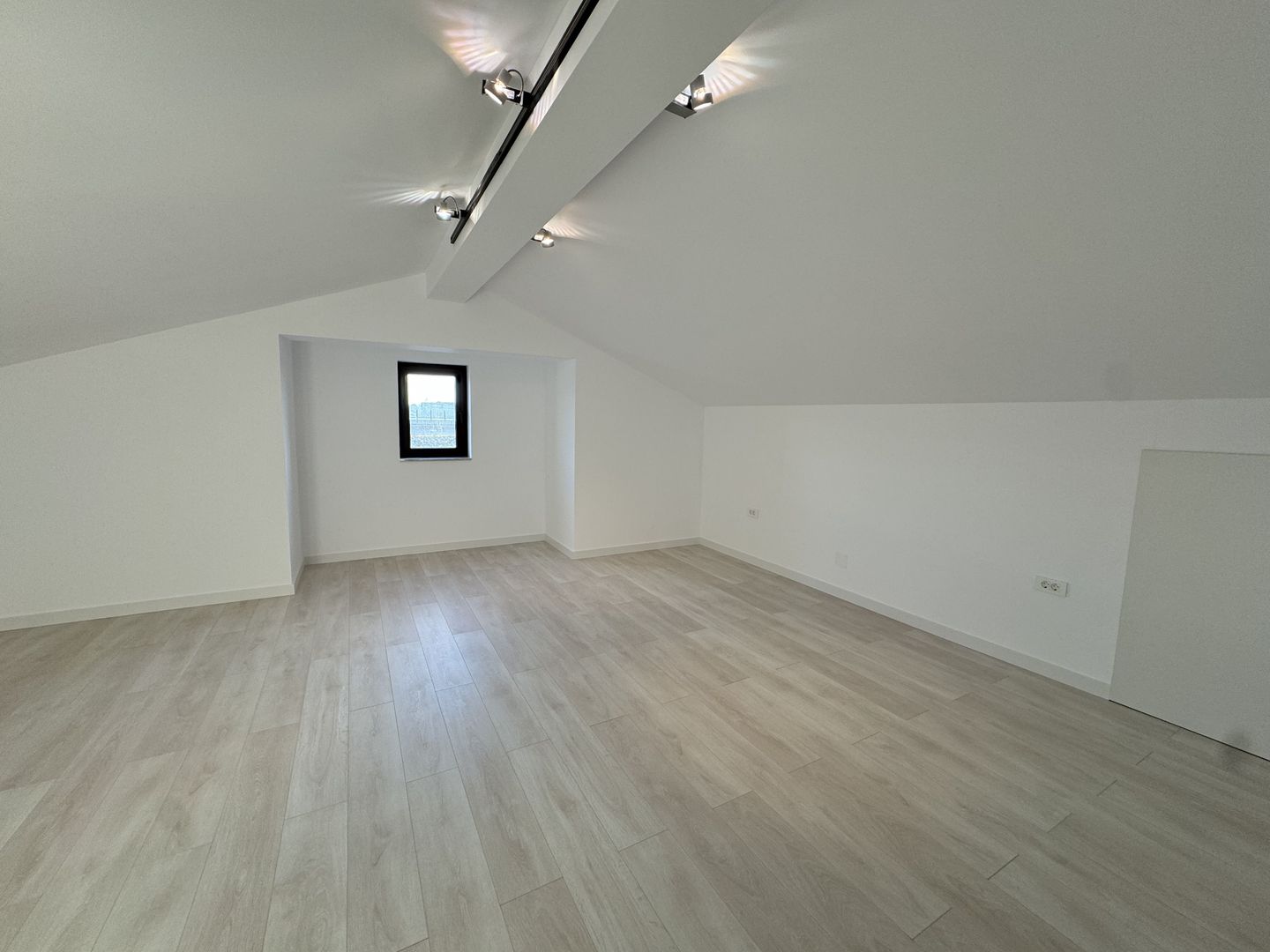 Casă individuală modernă de vânzare în Cristian | Finalizată 2023 - Poză 12