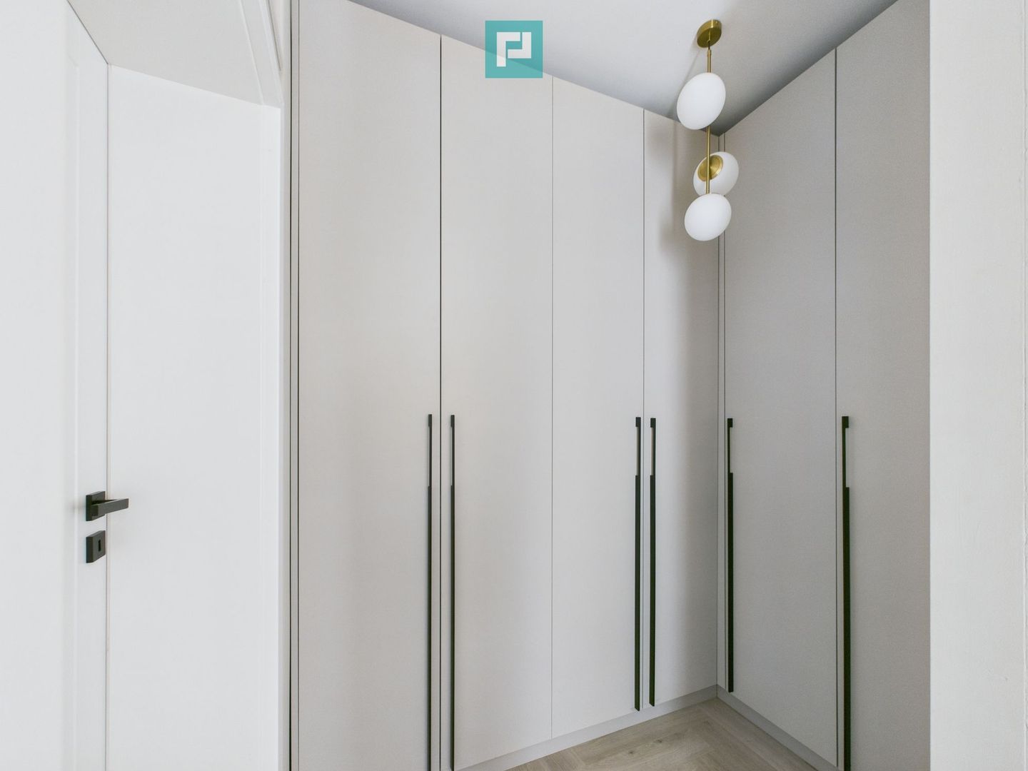 Casă modernă cu 5 camere, 4 băi și terasă închisă – Otopeni, central - Poză 21