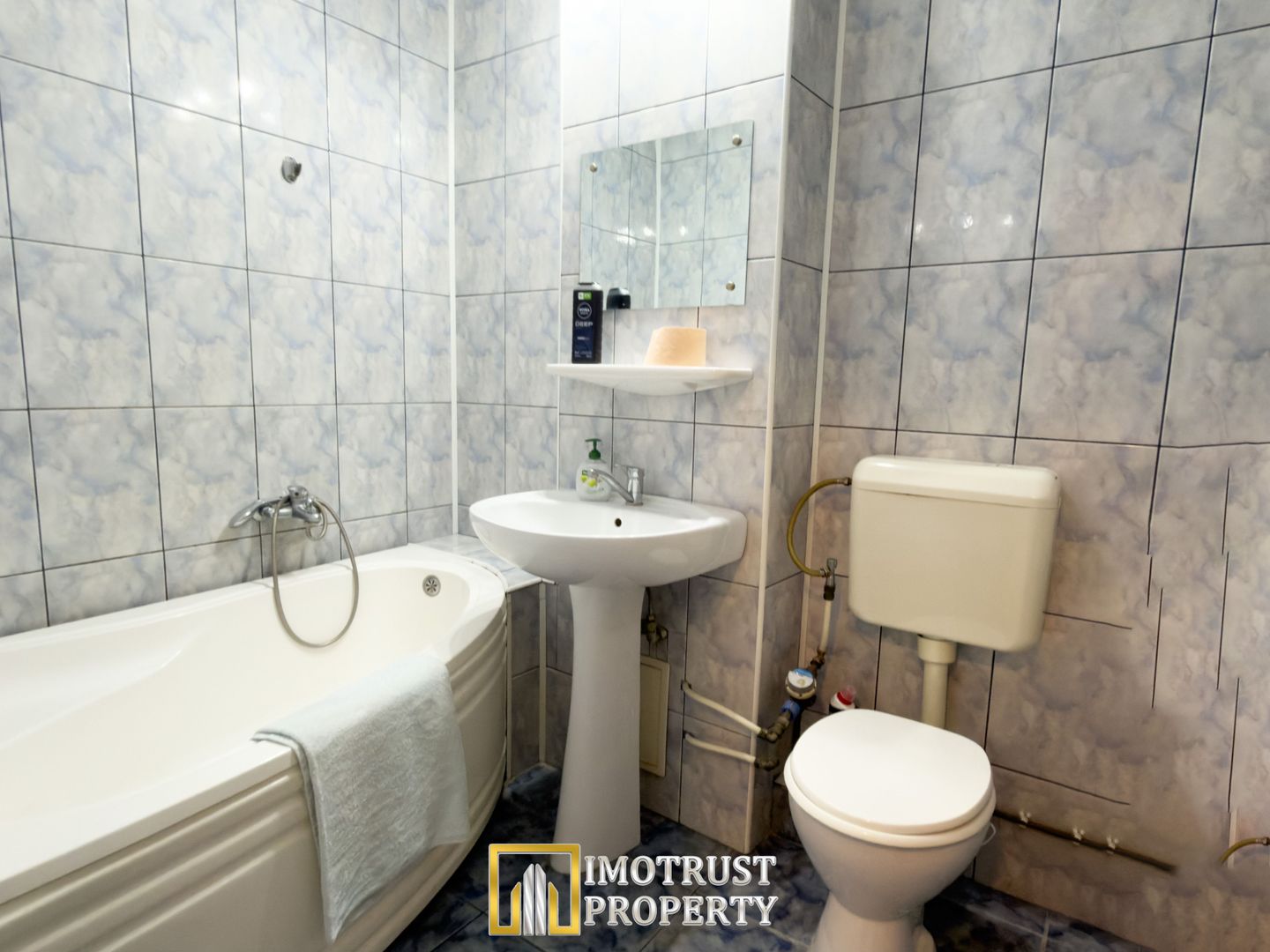 Apartament tip Samanta cu garaj de vânzare în zona Polivalentă - Poză 9