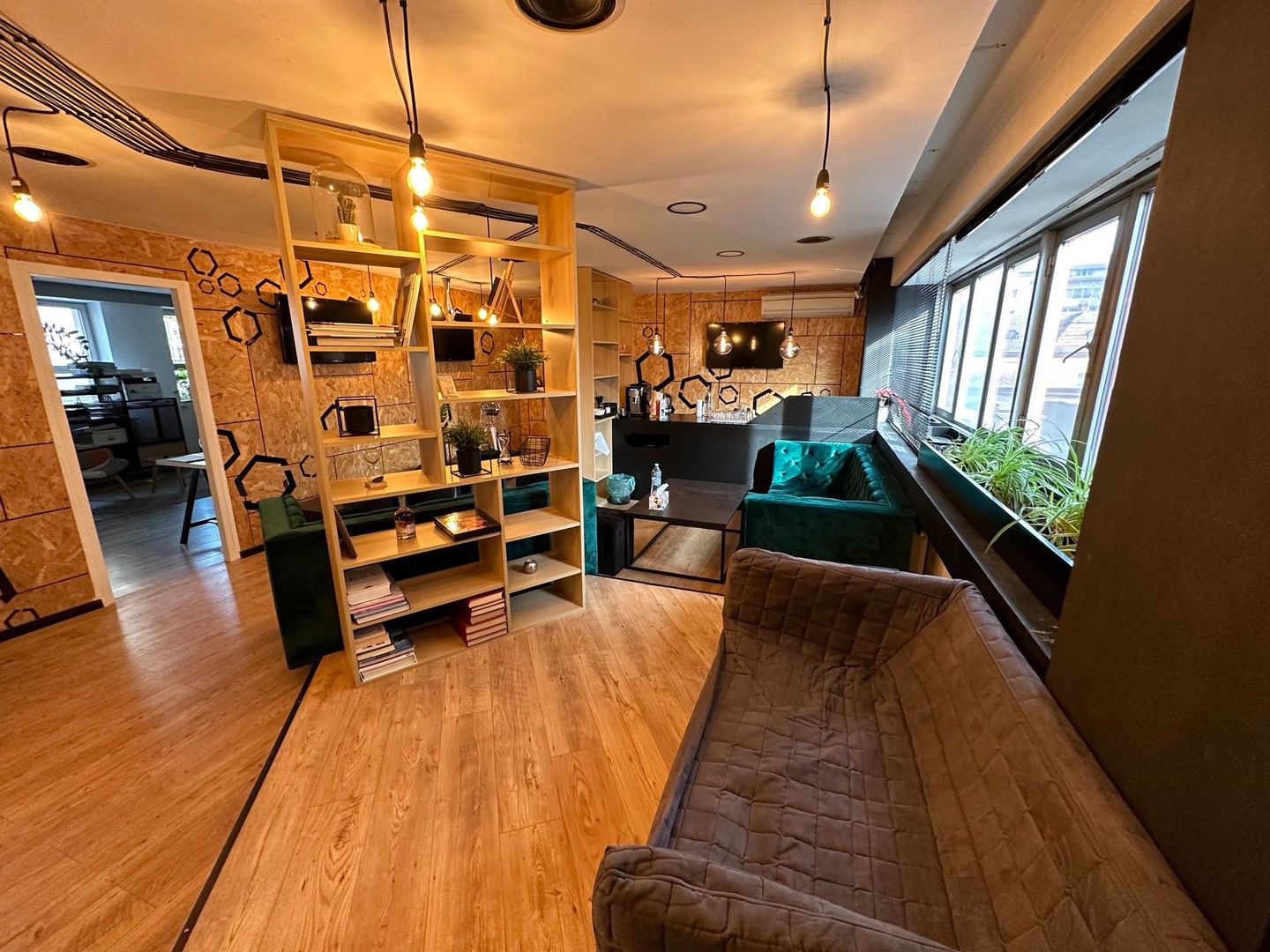 Spatiu în clădire de birouri - Poză 4