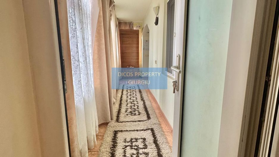 De vânzare casă cu 4 camere, garaj - Poză 9