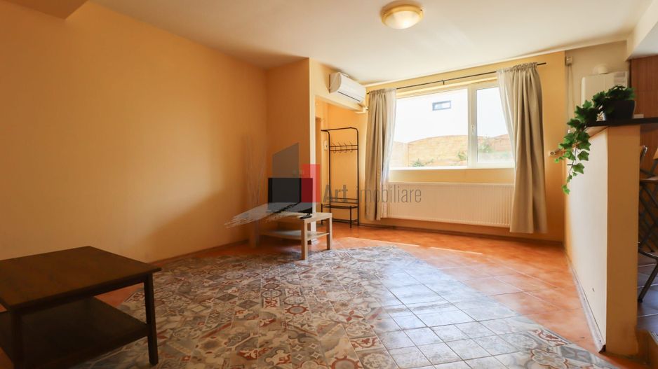 Apartamentul "QETO", bloc cu curte interioara, LIBER - Poză 2
