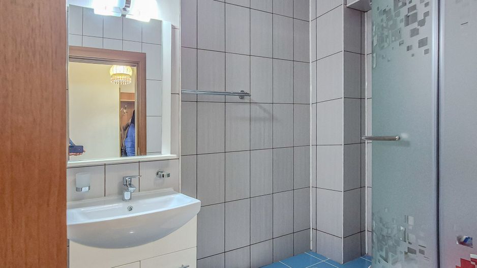 Apartament Spațios de 2 Camere | Zona Răcădău | 2 Băi | Loc de Parcare - Poză 7