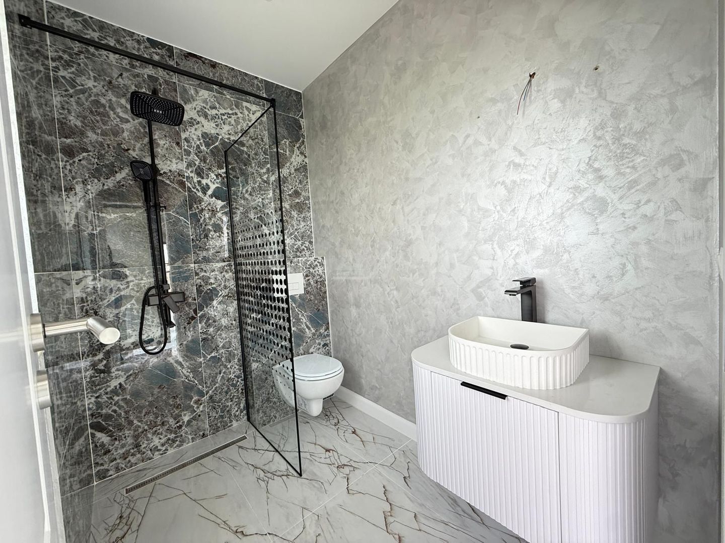 Duplex finalizat despartit prin camera tehnica. 3 dormitoare. 2 balcoane. - Poză 7