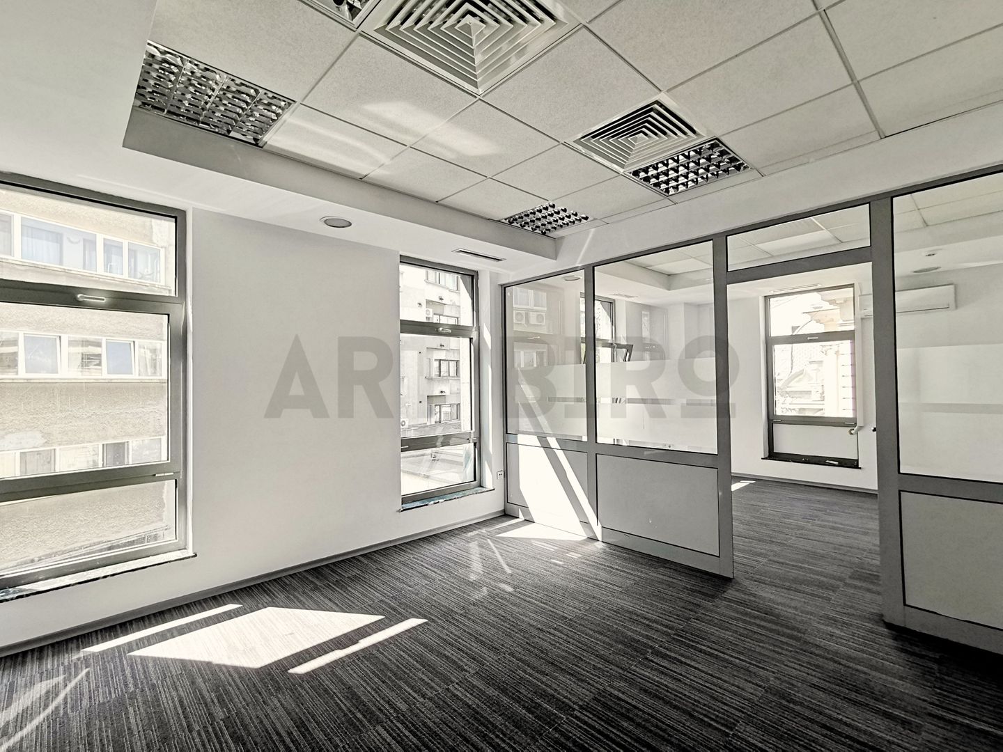 Zero comision, 260-682mp birou mobilat, move-in ready, Romana, 6' metrou - Poză 7