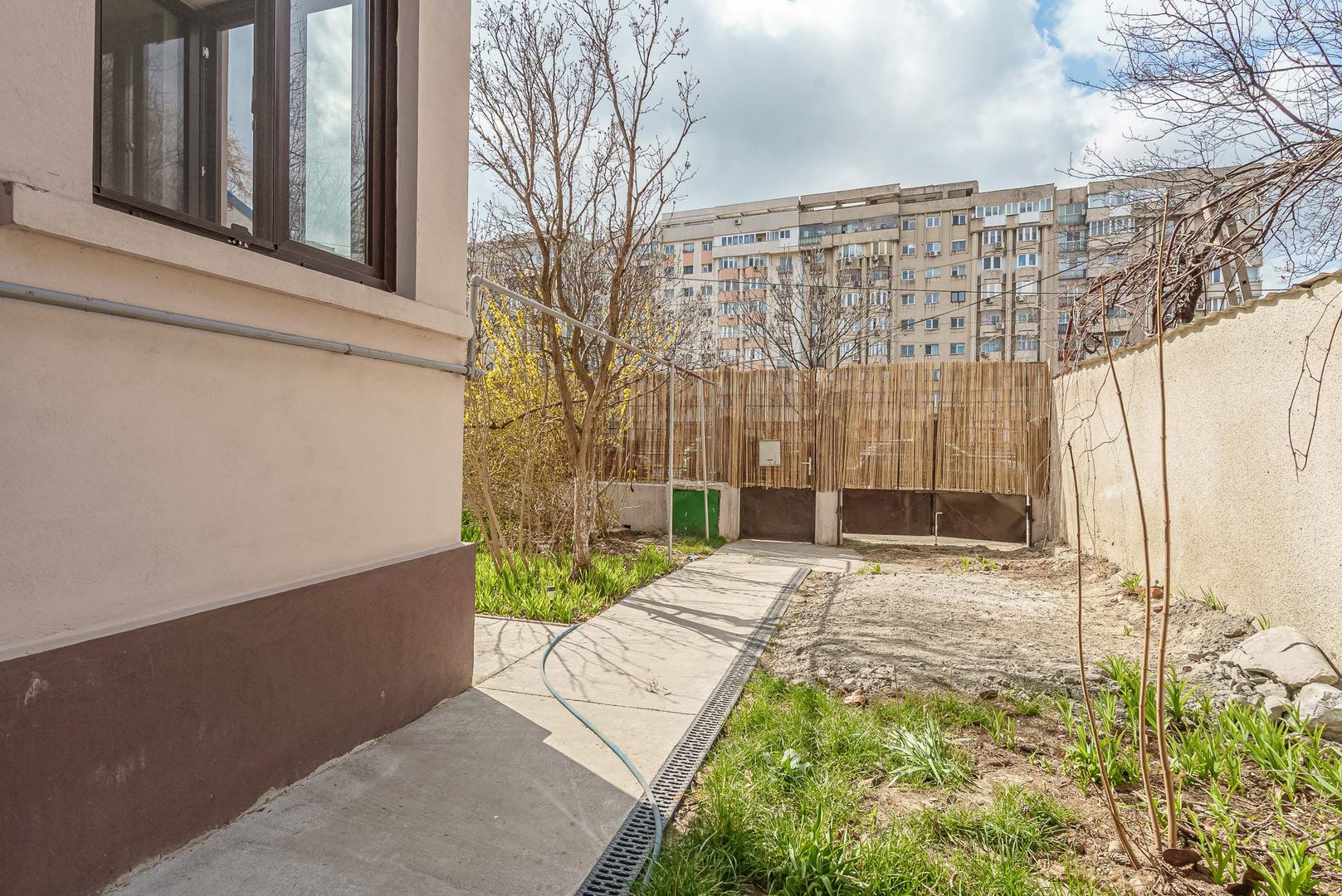 Piata Muncii, casa 87 mp totali, 179 mp curte libera, ideala birouri - Poză 4