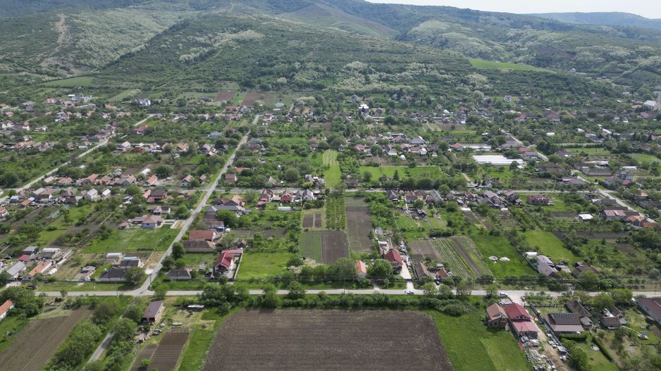 Teren Intravilan de 3,090 mp în Cuvin - Poză 12