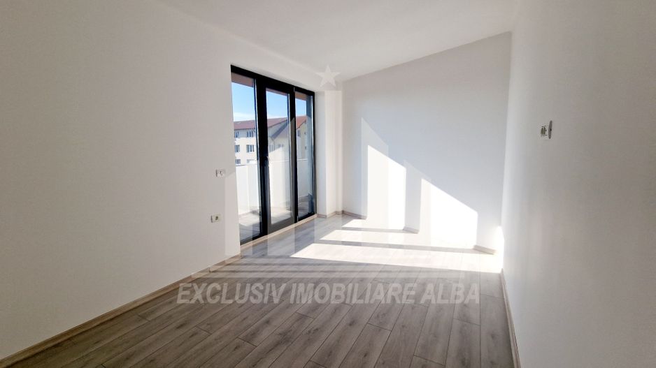 Apartament cu 3 camere de vanzare, Bloc Nou - Poză 1