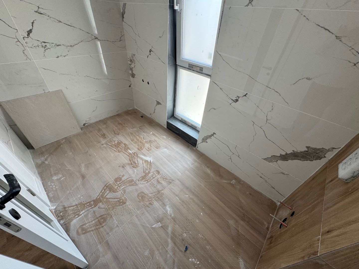 Vile Tunari, zona BUNA, Toate Utilitatile, curte 350m2 - Poză 9