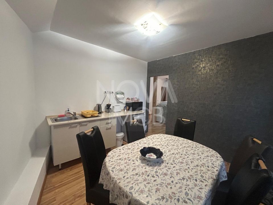 Casa de vanzare 200 mp cu spatiu comercial la parter, strada Lunga - Poză 2
