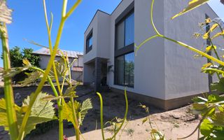 Vila intr-un peisaj idilic la 15 minute de capitala, pret imbatabil! - Poză 4