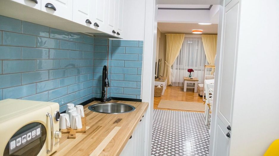 APARTAMENT  CU 3 CAMERE  CU VEDERE SPRE PIATA SF.GHEORGHE - Poză 7