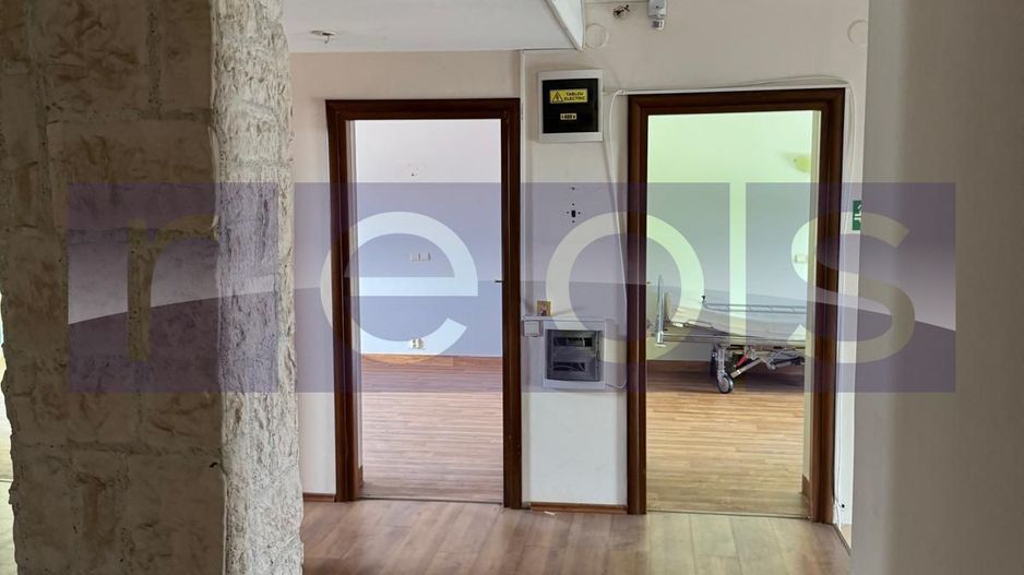 DE VÂNZARE VILĂ | OPORTUNITATE DE INVESTIȚIE | PRETABILĂ CENTRU BĂTRÂNI - Poză 62