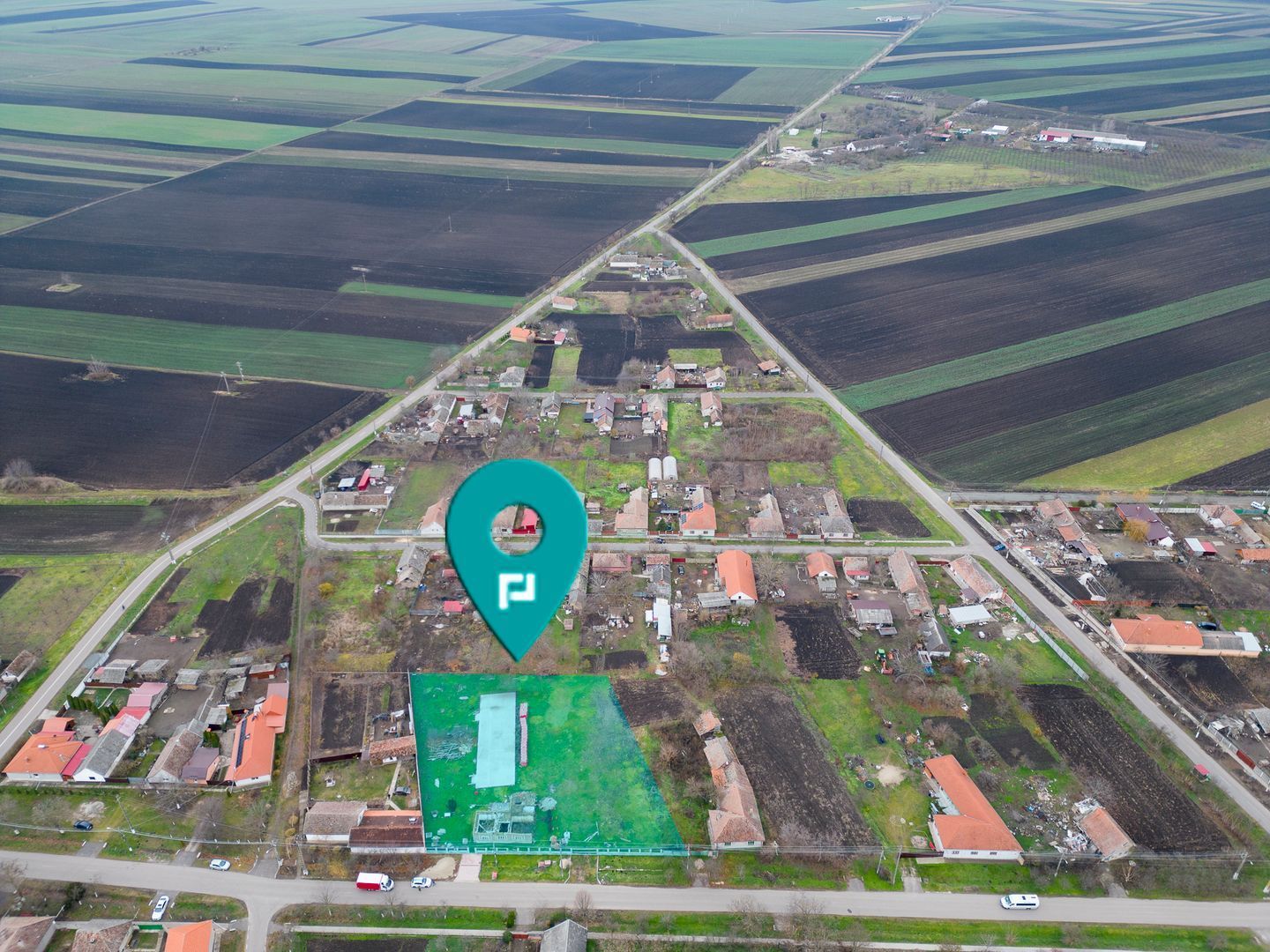 Teren intravilan cu fundatie inceputa si materiale - Poză 1