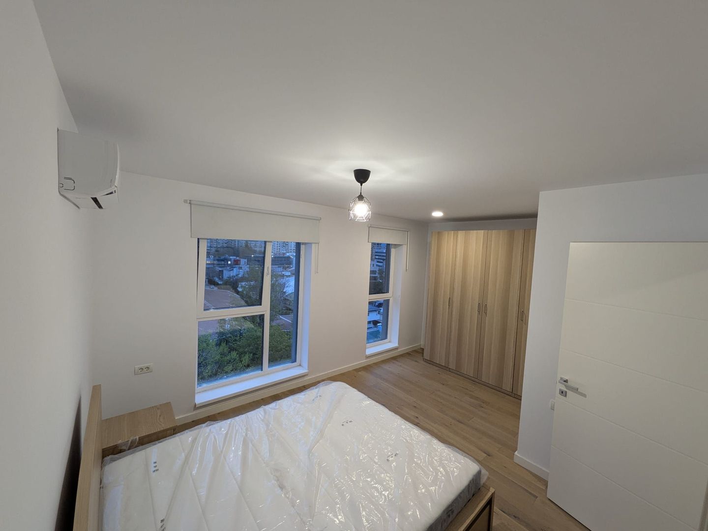 AP. 2 CAMERE- REGIE, CENTRALA PROPRIE, BLOC NOU, METROU 10 MINUTE - Poză 2