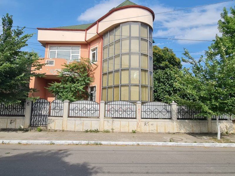 Vila cu piscina, 950  mp teren -  Piata Centrala, str. Posta Veche - Poză 12