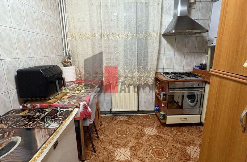 Vânzare apartament 4 camere decomandat cu centrală - Brâncoveanu - Poză 1