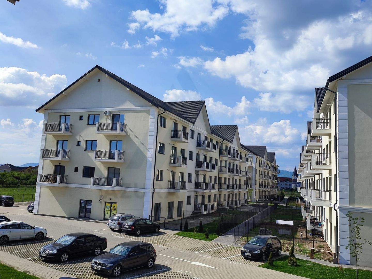 Apartament 3 camere 2 bai terasa curte si 2 locuri de parcare Selimbar - Poză 11