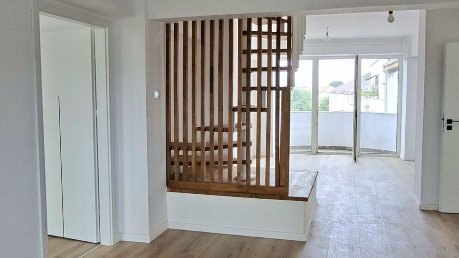 Apartament complet renovat cu scara interioara - Poză 8
