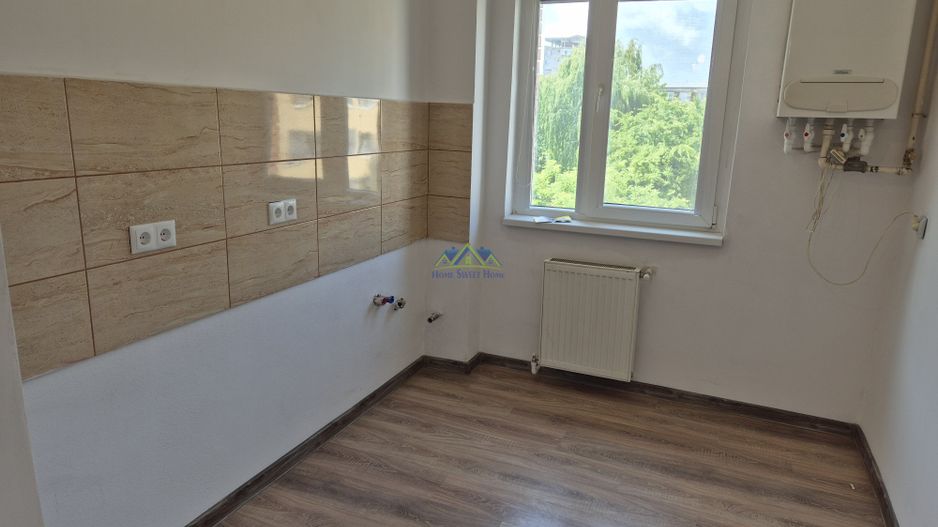 Vand apartament 3 camere, zona Profi(M3), et. 3/4, semi, 55mp, balcon - Poză 2