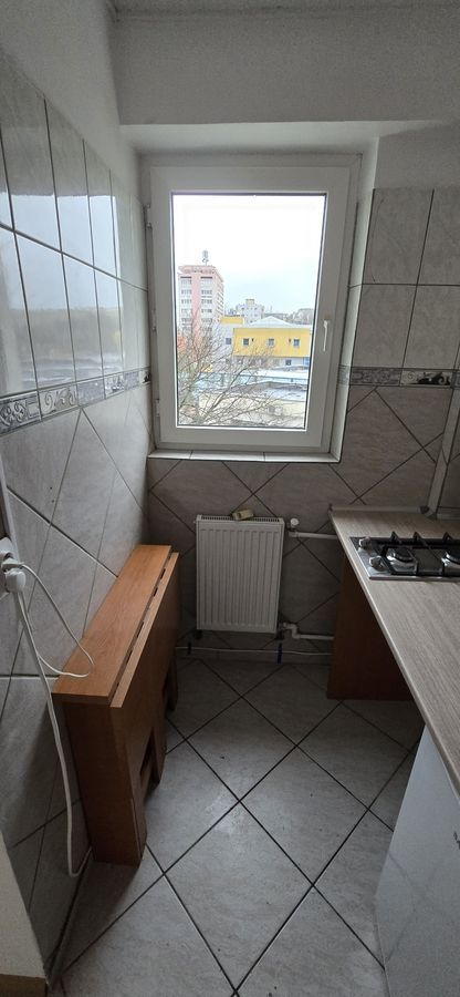 Garsonieră Piata Miniș, etaj 3, mobilată complet, bloc reabilitat - Poză 7