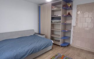 Casă spațioasă cu curte, terasă și acces auto în Dancu - Poză 3