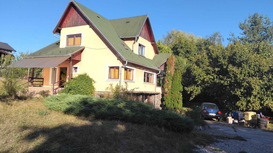 Casa familiala pe 25 de ari de teren - Poză 1