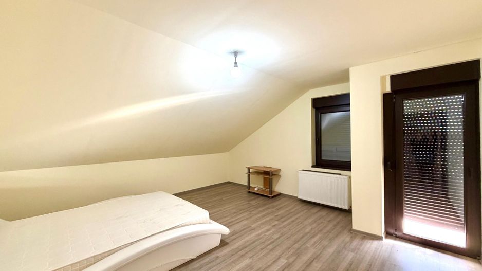 1100 e/ mp - Casa individuala  - 700 mp teren - la asfalt - Sacalaz - Poză 14