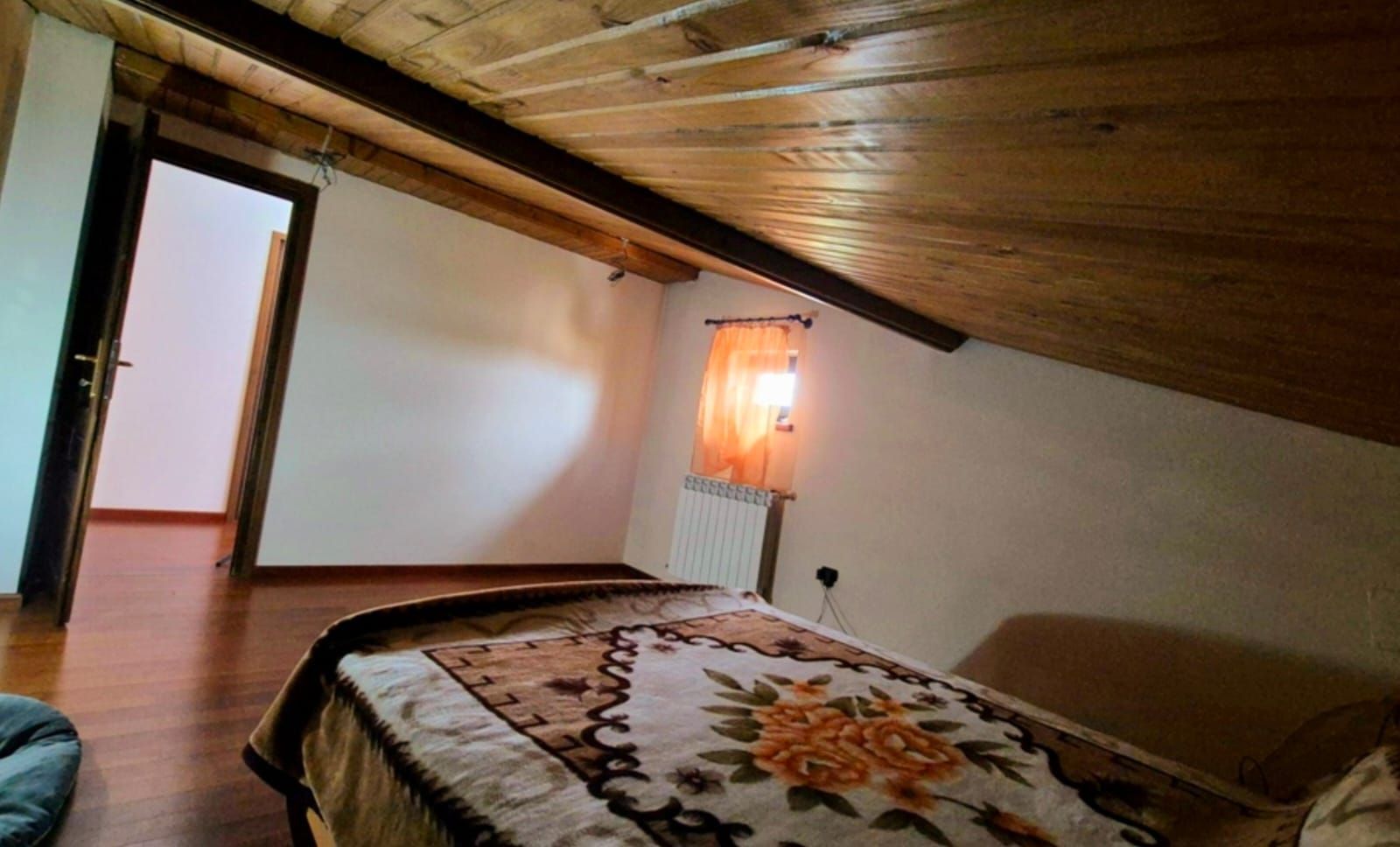 Cauți o casă mare sau spațiu pentru business? Aici le ai pe ambele! - Poză 24