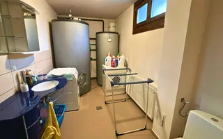 Vilă cu 10 camere P+2E+M 400 M² utili 2800 M² Teren Comandau - Poză 27