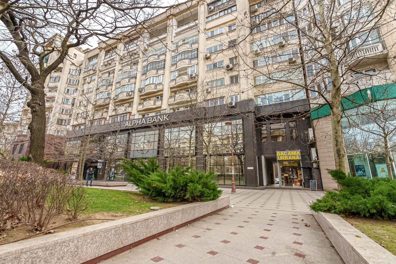 Apart 3 camere birouri stradal Bulevardul Unirii colt Nerva Traian - Poză 1