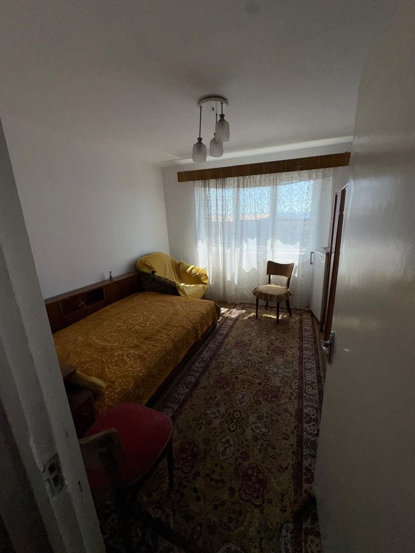 vand apartament 3 camere zona zona Stomatologie, decomandat - Poză 1