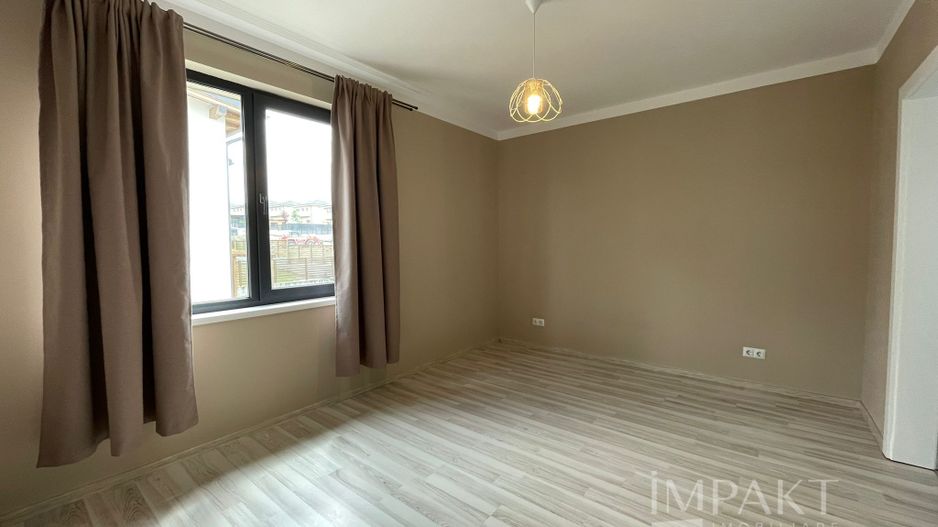 Casă / Vilă cu 4 camere de închiriat - Dezmir - Poză 11