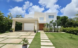 Vilă modernă de lux cu piscină privată - Poză 2