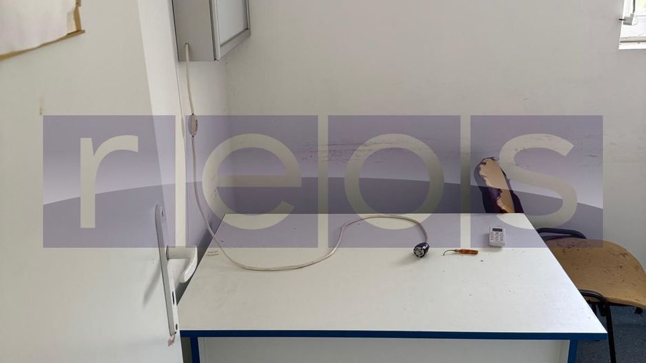 DE VÂNZARE VILĂ | OPORTUNITATE DE INVESTIȚIE | PRETABILĂ CENTRU BĂTRÂNI - Poză 48