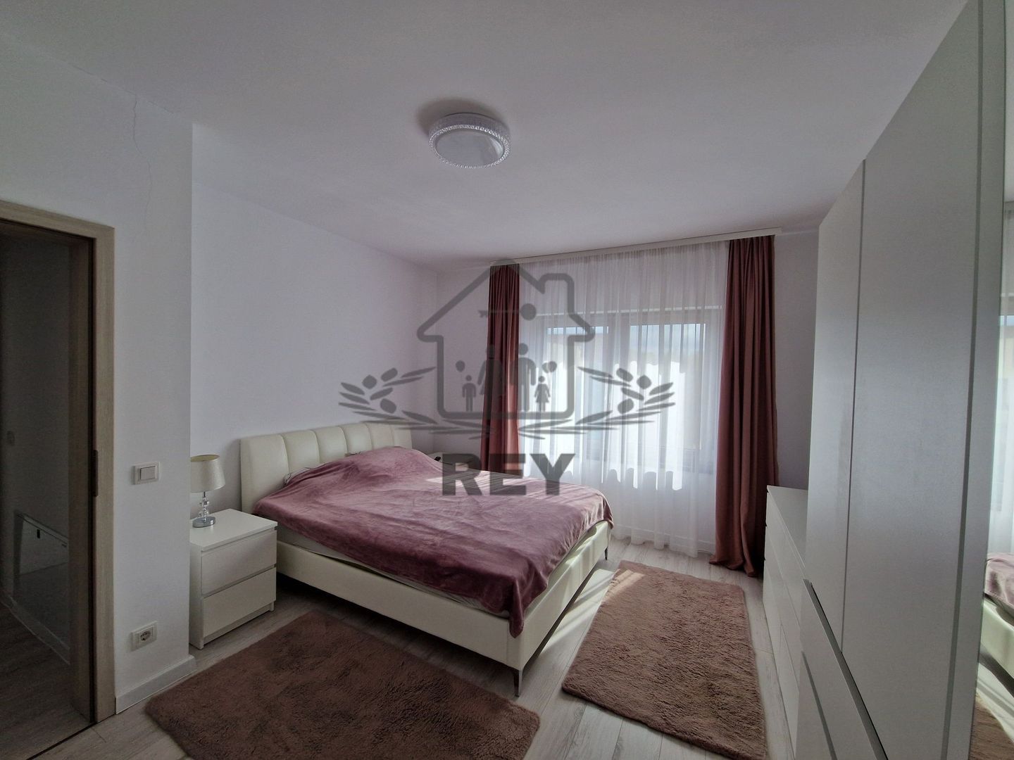 Casă modernă de vânzare în Șelimbăr la mai puțin de 7 min de Sibiu - Poză 7