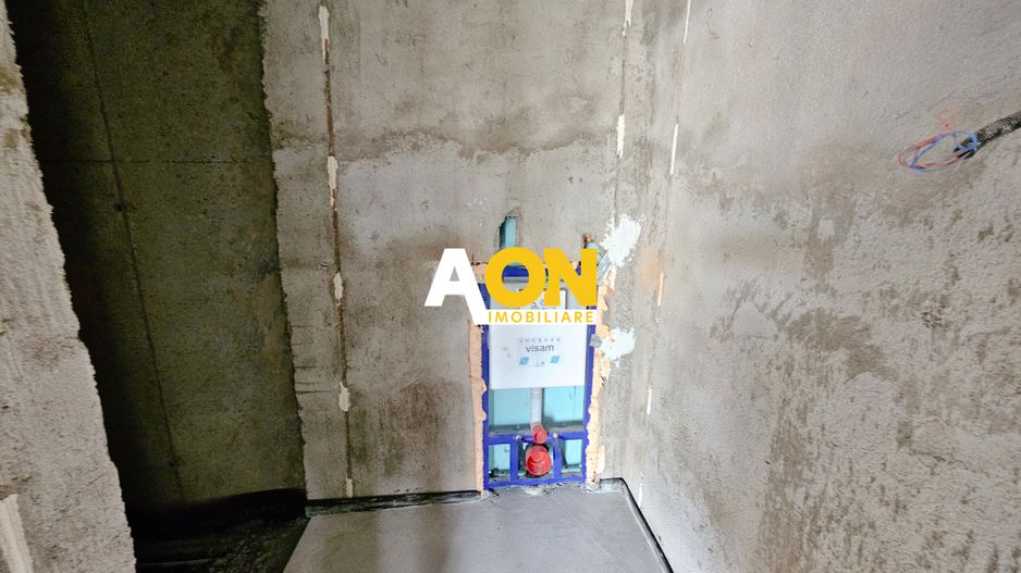 Apartament cu 3 camere, 2 bai, curte proprie, parcare si boxa 40 mp - Poză 8