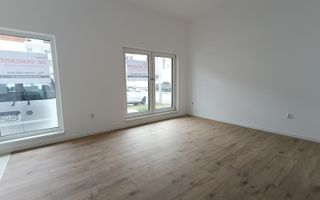 Apartament luminos, ideal locuință sau birou ,parter, 2 locuri parcare - Poză 4