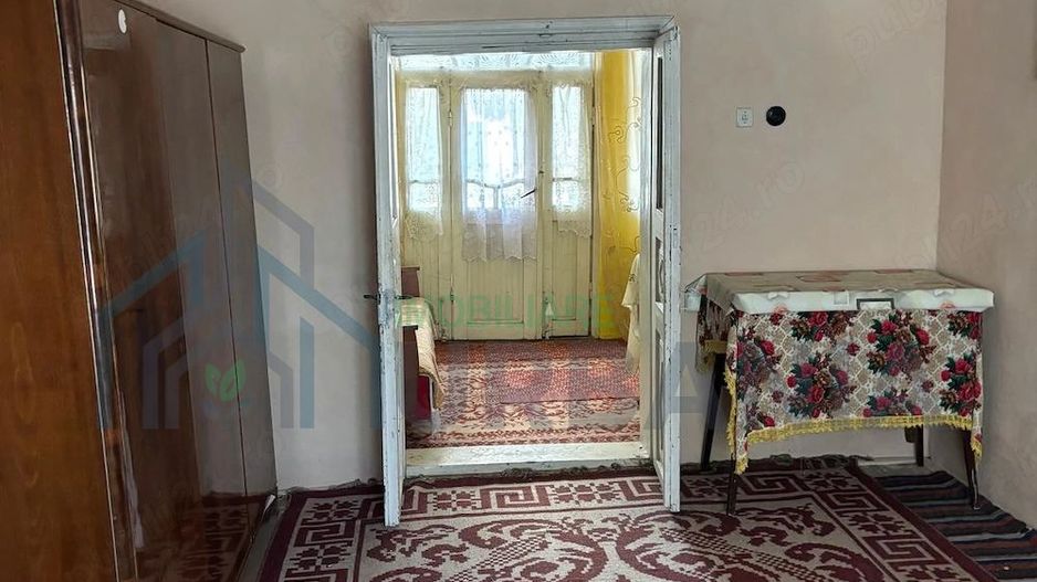 Casă de locuit cu 4 camere de vânzare în centrul satului, comuna Bivolari - Poză 4