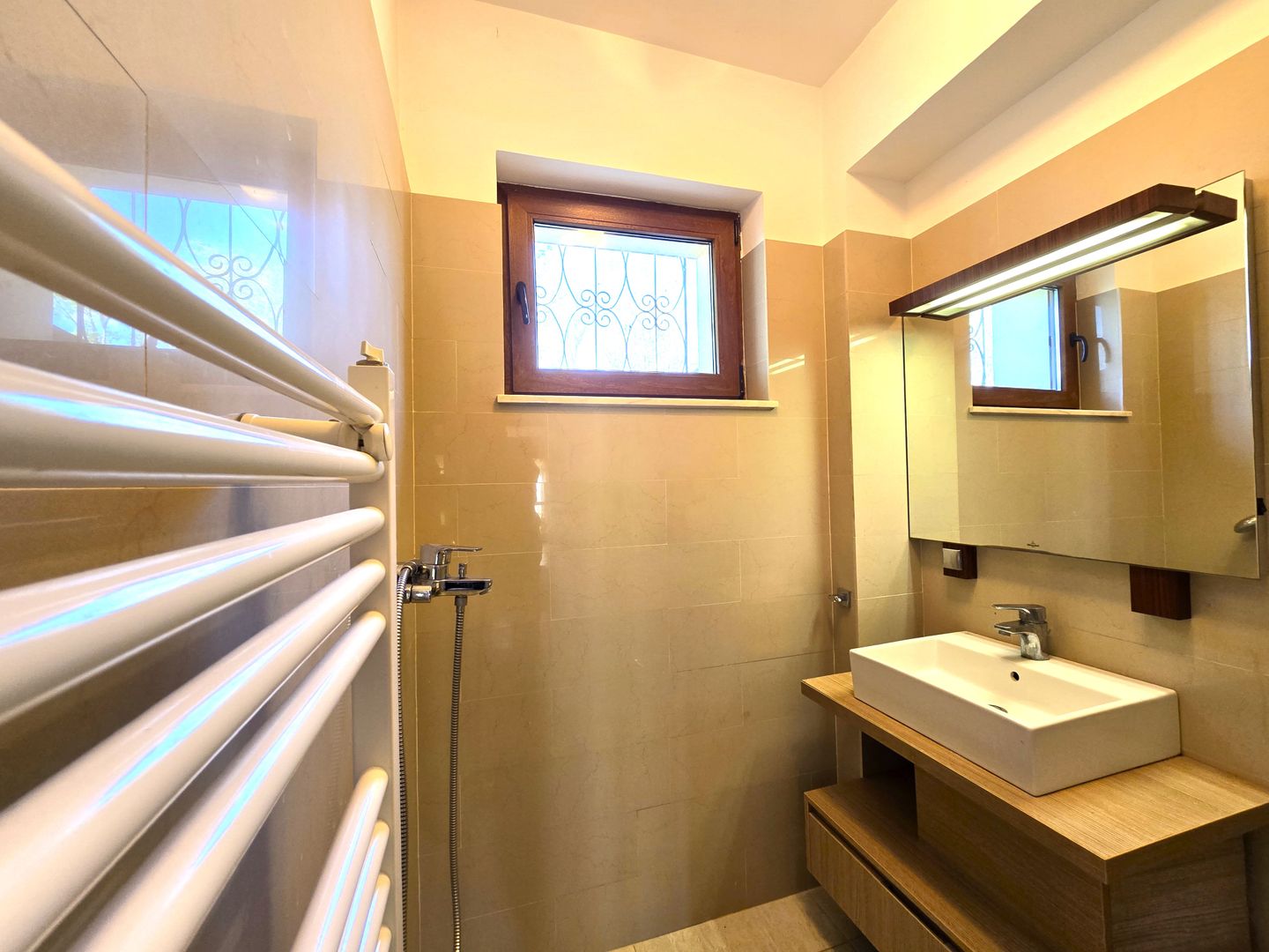 Proprietate unica, vila si 8000 mp pe malul lacului Snagov - Poză 17