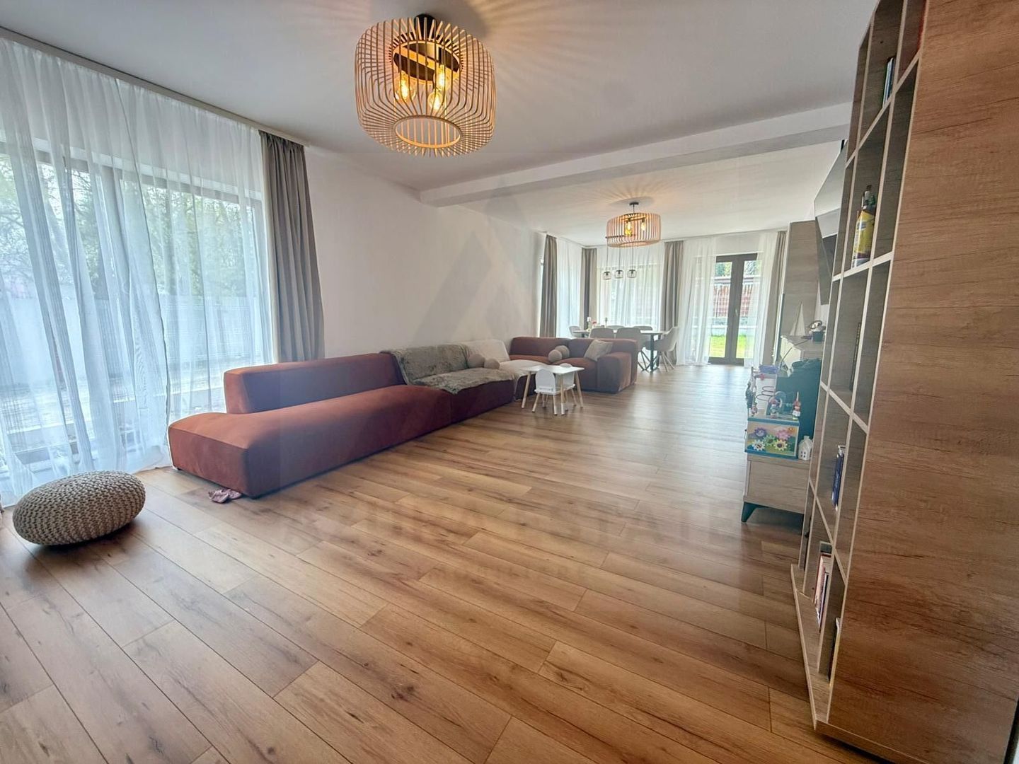Casa individuala premium 145 mp utili pe un nivel teren 500 mp in Sadu - Poză 4
