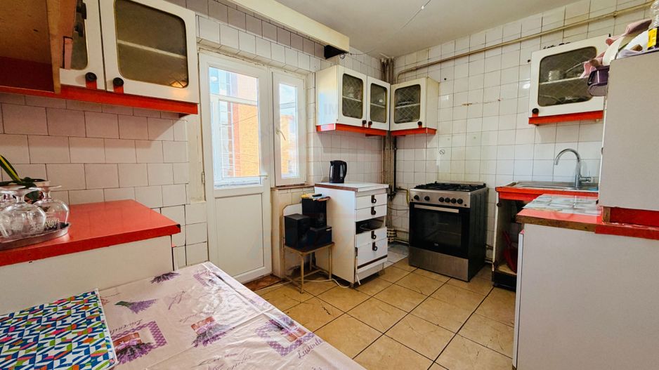 Apartament 3 camere dec. ,Galati, la PS-uri, Casa Roșie etaj 2, 68 mp. - Poză 4