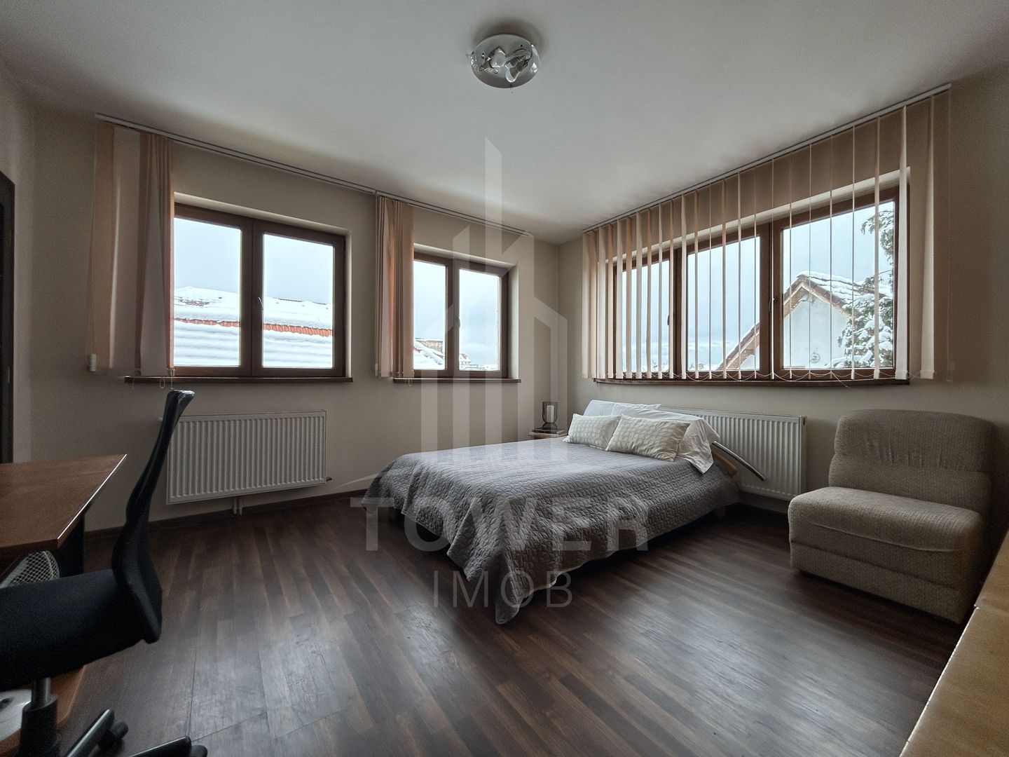 De închiriat Etaj + Mansardă 180 mp | 7 Camere cu 7 Băi | Lupeni - Poză 1