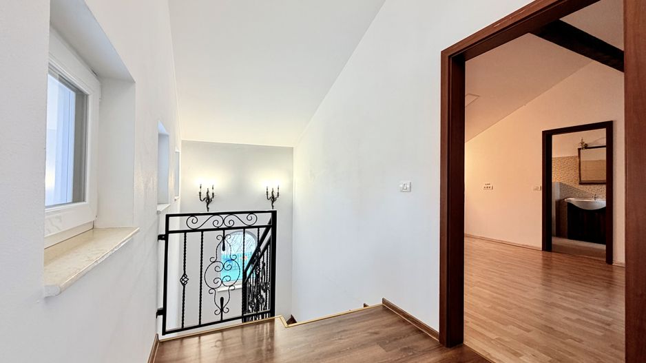 Casă de închiriat la liziera pădurii - Dumbrăvița - Poză 15