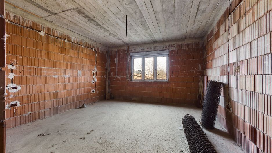 Casă la sol cu teren de 3.451mp în Gai - Poză 4