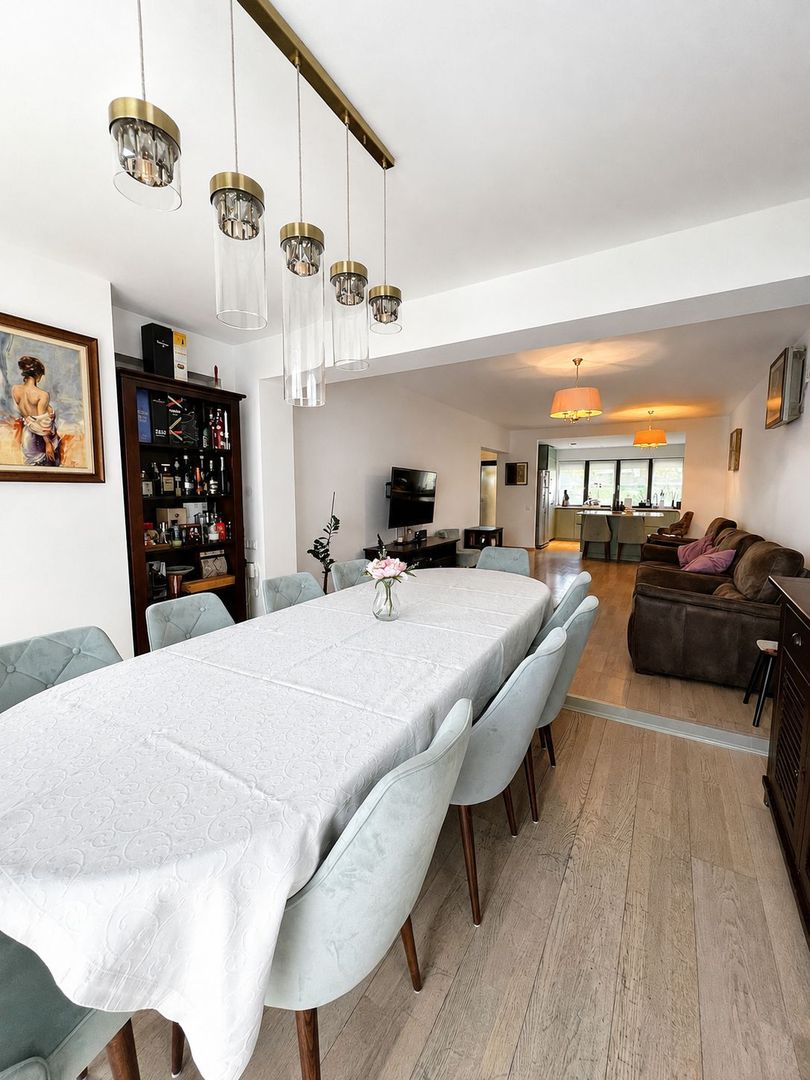 Vila cu 6 camere 4 bai, zona Spitalul Judetean, cu spa, garaj, beci - Poză 3
