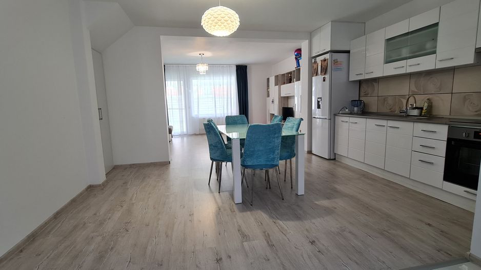 Casa 4 camere mobilata si utilata cartier Izvor Tarlungeni Brasov - Poză 2